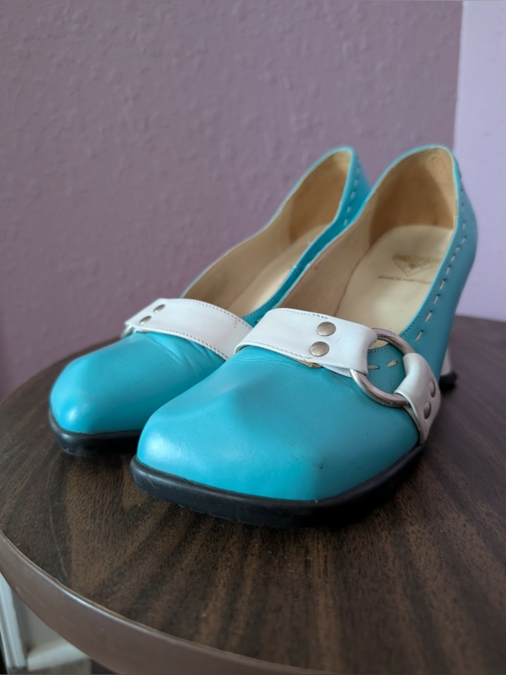40TH ANNIVERSARY REISSUES
CHOICE HI: VANNY
Turquoise with White